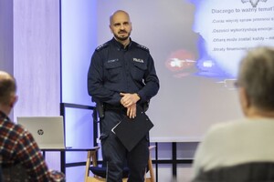 Na zdjęciu widać przebieg debaty, prelegentów i uczestników.