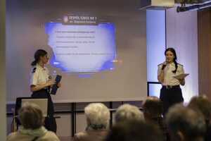 Na zdjęciu widać przebieg debaty, prelegentów i uczestników.