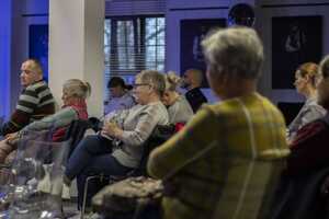 Na zdjęciu widać przebieg debaty, prelegentów i uczestników.