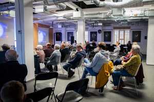 Na zdjęciu widać przebieg debaty, prelegentów i uczestników.