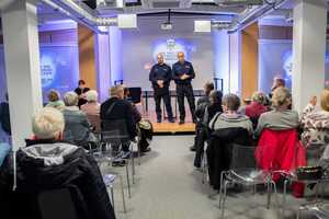 Na zdjęciu widać przebieg debaty, prelegentów i uczestników.