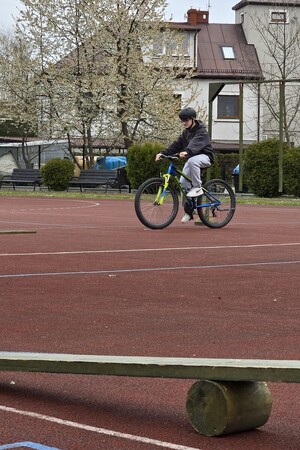 Na zdjęciu widać przebieg turnieju bezpieczeństwa ruchu drogowego.