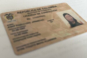 Na zdjęciu widać Kolumbijskie prawo jazdy.