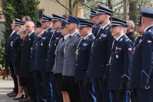Na zdjęciu widać policjantów w trakcie uroczystości.