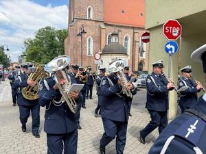 Na zdjęciu widać przebieg pochody z okaNa zdjęciu widać przebieg pochody z okazji obchodów Dnia Godności w Żorach.zji obchodów Dnia Godności w Żorach.
