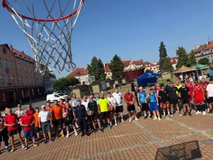 Na zdjęciu widać przebieg rywalizacji w ramach turnieju Streetballa w Żorach.