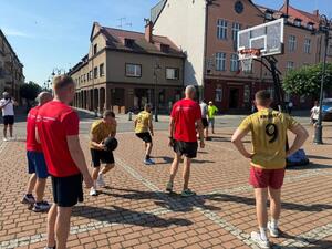 Na zdjęciu widać przebieg rywalizacji w ramach turnieju Streetballa w Żorach.