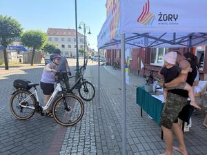 Na zdjęciu widać przebieg rywalizacji w ramach turnieju Streetballa w Żorach.