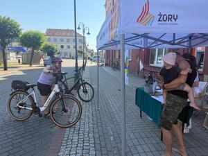 Na zdjęciu widać przebieg rywalizacji w ramach turnieju Streetballa w Żorach.