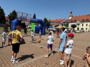 Na zdjęciu widać przebieg rywalizacji w ramach turnieju Streetballa w Żorach.