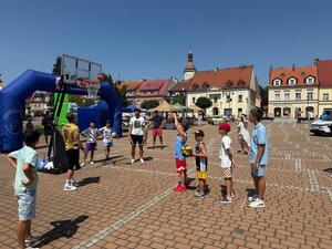 Na zdjęciu widać przebieg rywalizacji w ramach turnieju Streetballa w Żorach.