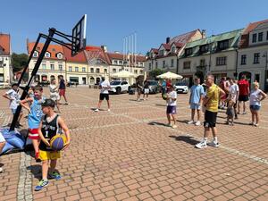 Na zdjęciu widać przebieg rywalizacji w ramach turnieju Streetballa w Żorach.