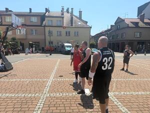 Na zdjęciu widać przebieg rywalizacji w ramach turnieju Streetballa w Żorach.