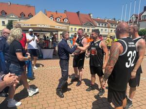 Na zdjęciu widać przebieg rywalizacji w ramach turnieju Streetballa w Żorach.