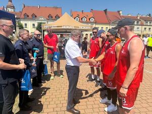 Na zdjęciu widać przebieg rywalizacji w ramach turnieju Streetballa w Żorach.