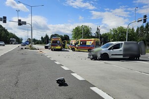 Na zdjęciu widać miejsce wypadku drogowego.