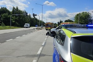 Na zdjęciu widać miejsce wypadku drogowego.