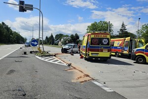 Na zdjęciu widać miejsce wypadku drogowego.
