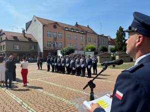Na zdjęciu widać uroczyste obchody Święta Policji 2026 żorskiej Policji na Rynku w Żorach.