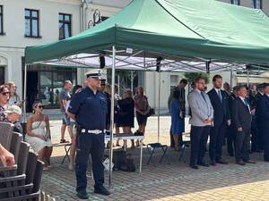 Na zdjęciu widać uroczyste obchody Święta Policji 2026 żorskiej Policji na Rynku w Żorach.