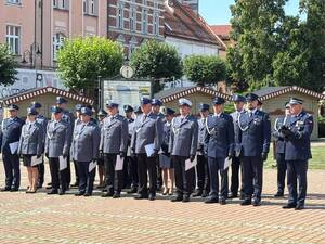 Na zdjęciu widać uroczyste obchody Święta Policji 2026 żorskiej Policji na Rynku w Żorach.