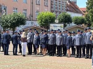Na zdjęciu widać uroczyste obchody Święta Policji 2026 żorskiej Policji na Rynku w Żorach.