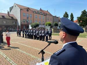 Na zdjęciu widać uroczyste obchody Święta Policji 2026 żorskiej Policji na Rynku w Żorach.