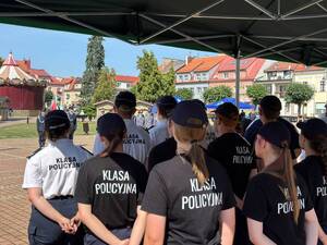 Na zdjęciu widać uroczyste obchody Święta Policji 2026 żorskiej Policji na Rynku w Żorach.