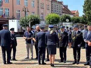 Na zdjęciu widać uroczyste obchody Święta Policji 2026 żorskiej Policji na Rynku w Żorach.