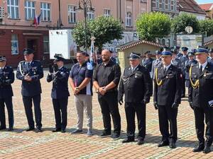 Na zdjęciu widać uroczyste obchody Święta Policji 2026 żorskiej Policji na Rynku w Żorach.