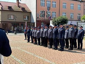 Na zdjęciu widać uroczyste obchody Święta Policji 2026 żorskiej Policji na Rynku w Żorach.