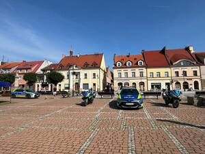Na zdjęciu widać uroczyste obchody Święta Policji 2026 żorskiej Policji na Rynku w Żorach.