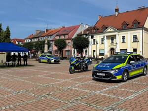 Na zdjęciu widać uroczyste obchody Święta Policji 2026 żorskiej Policji na Rynku w Żorach.