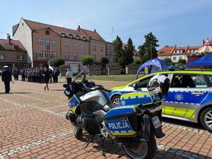 Na zdjęciu widać uroczyste obchody Święta Policji 2026 żorskiej Policji na Rynku w Żorach.