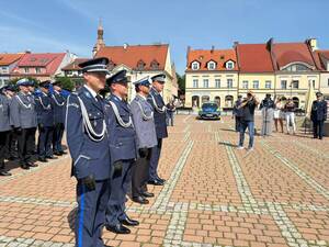 Na zdjęciu widać uroczyste obchody Święta Policji 2026 żorskiej Policji na Rynku w Żorach.