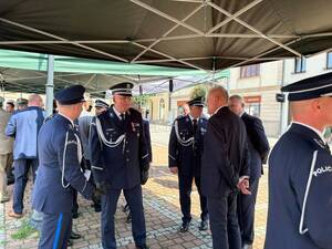 Na zdjęciu widać uroczyste obchody Święta Policji 2026 żorskiej Policji na Rynku w Żorach.
