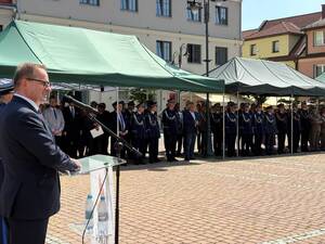 Na zdjęciu widać uroczyste obchody Święta Policji 2026 żorskiej Policji na Rynku w Żorach.