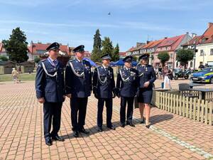 Na zdjęciu widać uroczyste obchody Święta Policji 2026 żorskiej Policji na Rynku w Żorach.