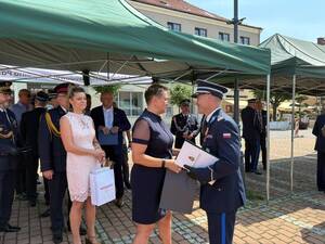 Na zdjęciu widać uroczyste obchody Święta Policji 2026 żorskiej Policji na Rynku w Żorach.