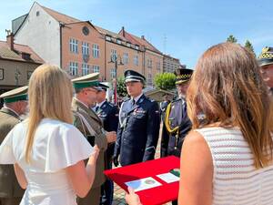 Na zdjęciu widać uroczyste obchody Święta Policji 2026 żorskiej Policji na Rynku w Żorach.