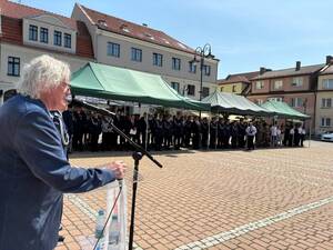 Na zdjęciu widać uroczyste obchody Święta Policji 2026 żorskiej Policji na Rynku w Żorach.