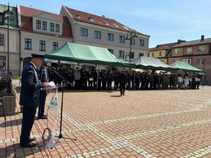 Na zdjęciu widać uroczyste obchody Święta Policji 2026 żorskiej Policji na Rynku w Żorach.