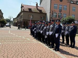 Na zdjęciu widać uroczyste obchody Święta Policji 2026 żorskiej Policji na Rynku w Żorach.