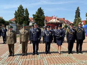 Na zdjęciu widać uroczyste obchody Święta Policji 2026 żorskiej Policji na Rynku w Żorach.