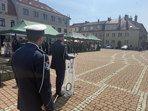 Na zdjęciu widać uroczyste obchody Święta Policji 2026 żorskiej Policji na Rynku w Żorach.