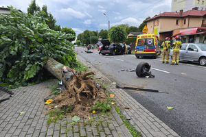 Zdjęcie przedstawia miejsce zdarzenia drogowego.