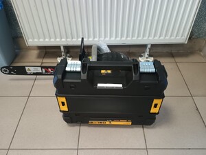 Na zdjęciu widać walizkę z zawartością  elektronarzędzi.