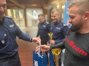 Na zdjęciu widać przebieg zawodów OCR z udziałem policjantów.
