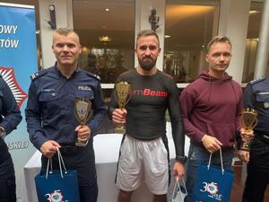 Na zdjęciu widać przebieg zawodów OCR z udziałem policjantów.