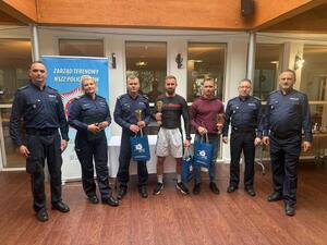 Na zdjęciu widać przebieg zawodów OCR z udziałem policjantów.